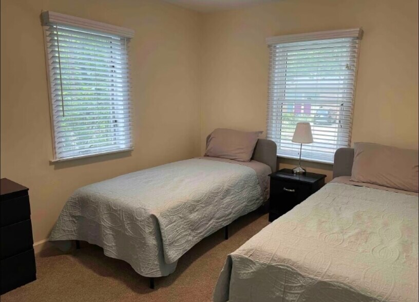 Building Photo - 213 S 7th St