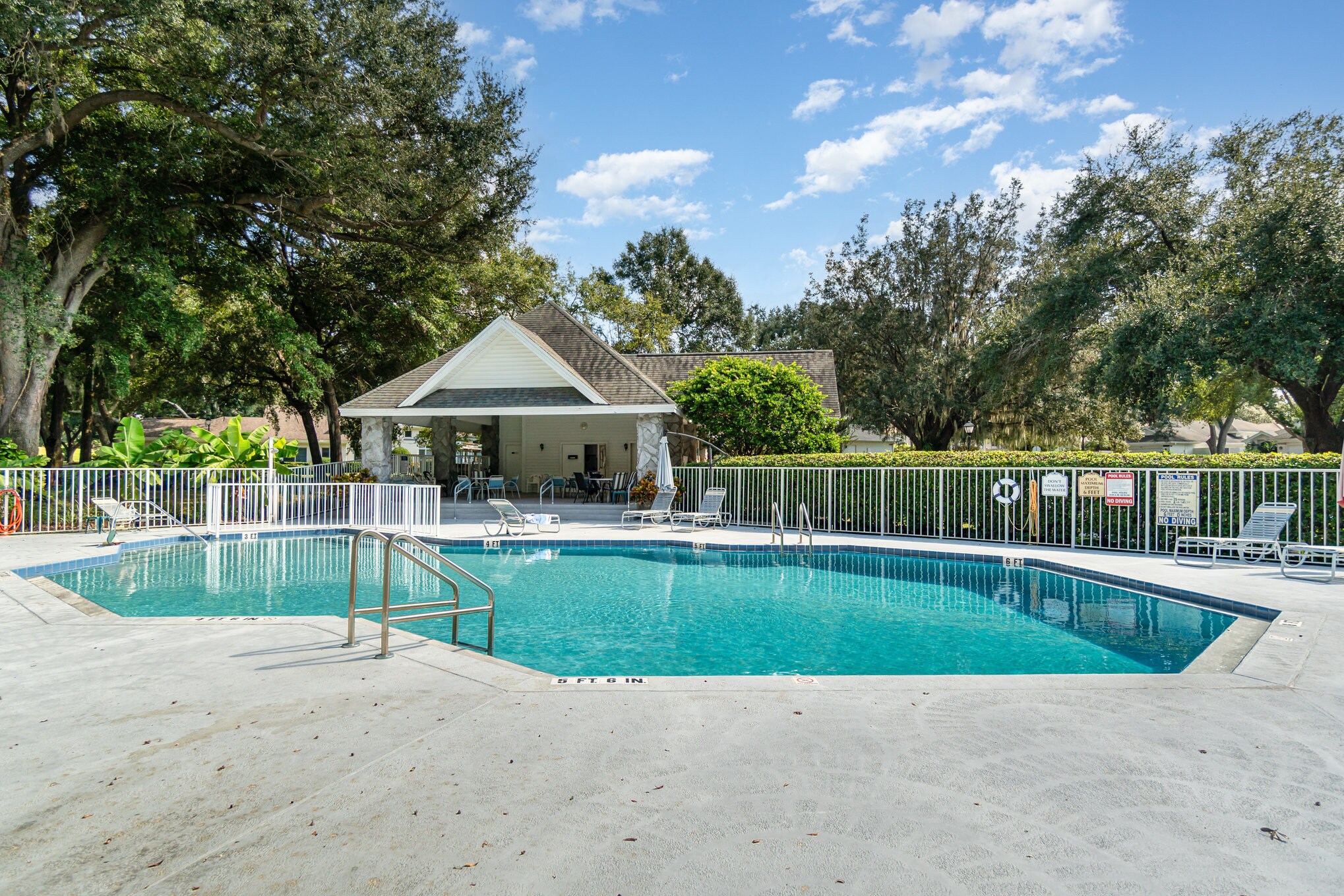 Building Photo - 1030 Loch Vail