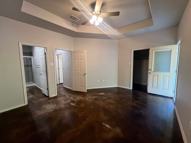 Building Photo - Luxury 3/2 Duplex in Seguin, Texas