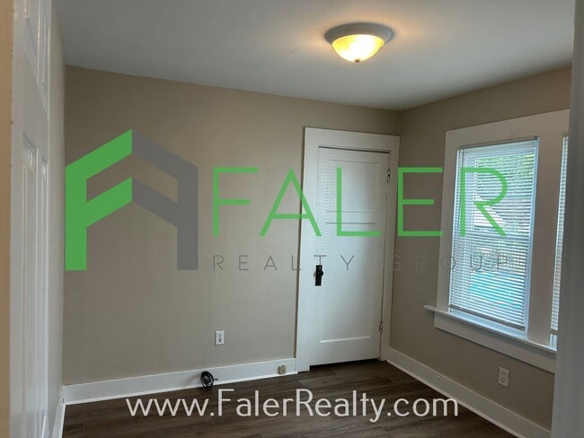 Building Photo - Charming Belmont Home!