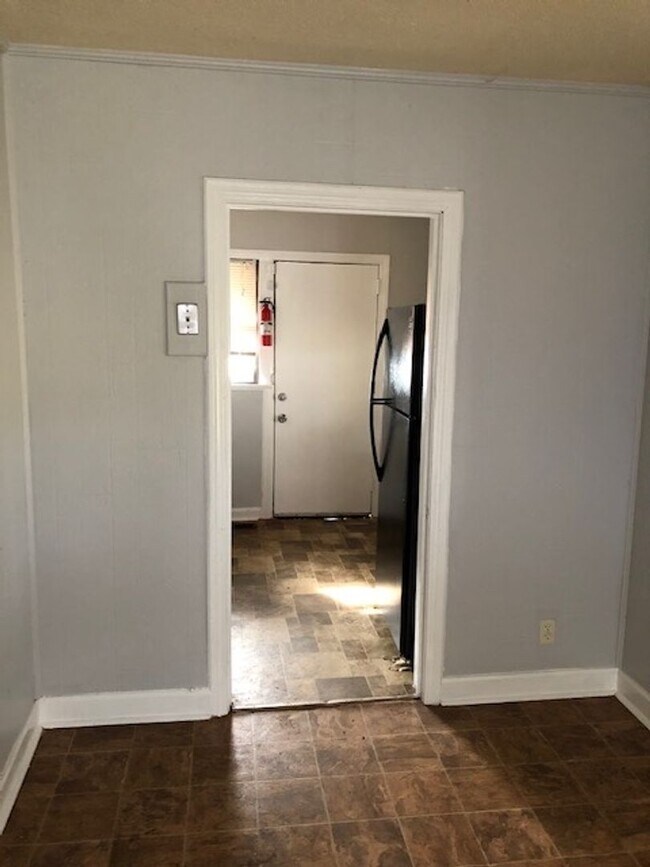 Building Photo - 324 Woodward Rd