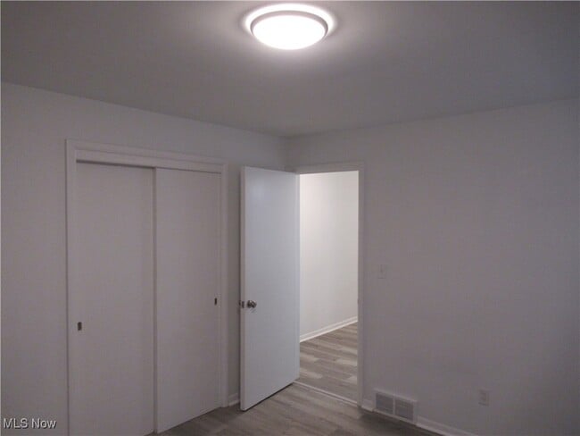 Building Photo - 285 Marion Dr