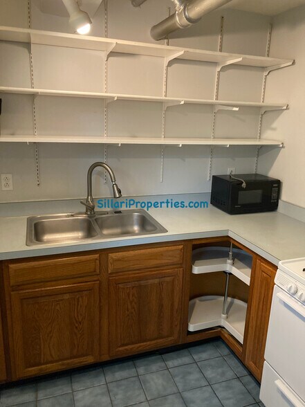 Kitchen - 8 Avon St