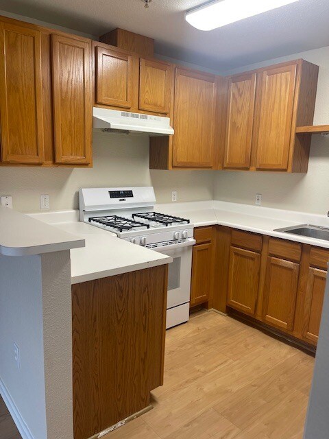 Building Photo - 565 Peerless Way