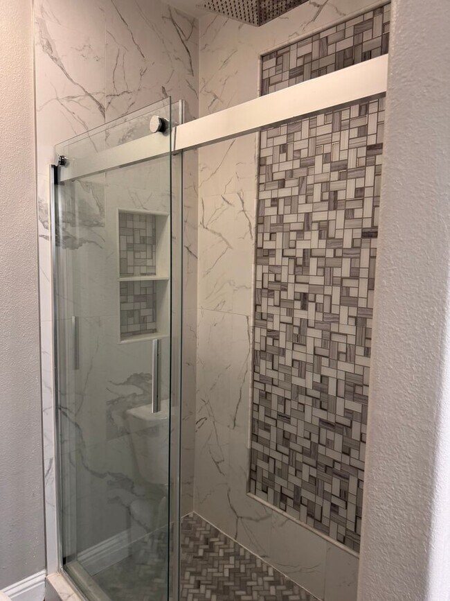 Building Photo - Beautiful single family home