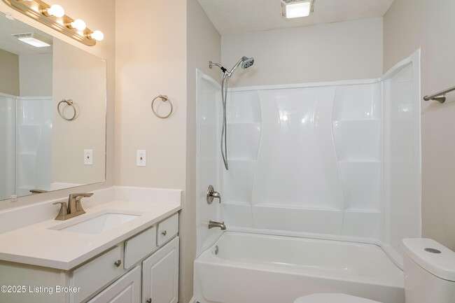 Building Photo - 6526 Bridle View Cir