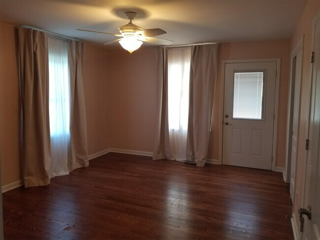 Building Photo - 301 Shannon Dr