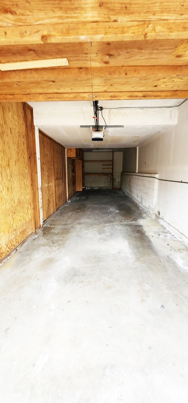 Building Photo - 18085 Sundowner Way