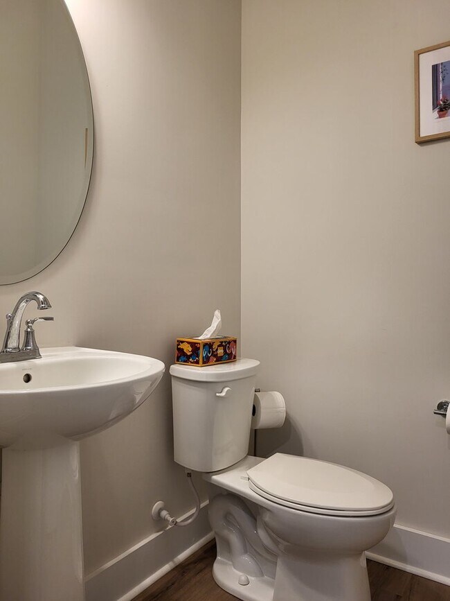 Building Photo - Spacious 3 bedroom in Mayes Hall Community