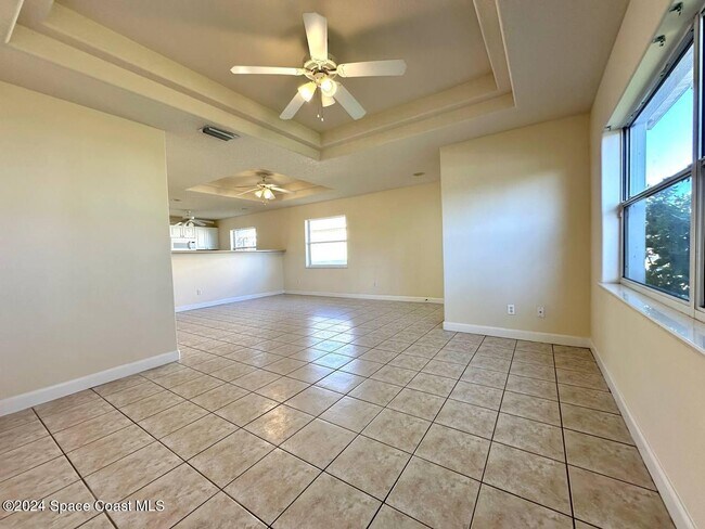 Building Photo - 565 Limerick Dr