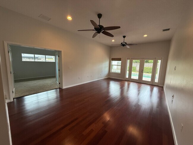 Building Photo - 2522 Chantilly Ave