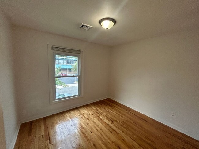 Building Photo - 519 Asbury Ave