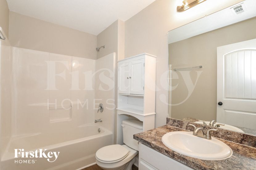 Building Photo - 1043 Blakewood Ct