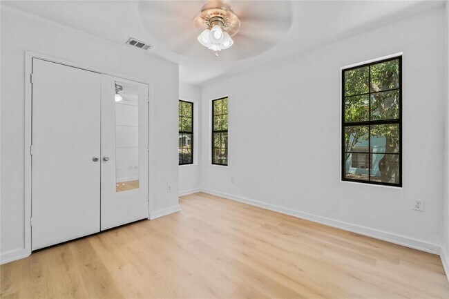 Building Photo - 4001 Maplewood Ave