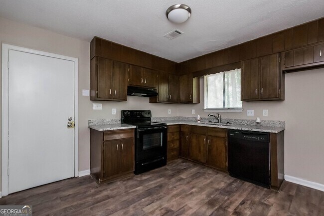 Building Photo - 170 Peachtree Dr