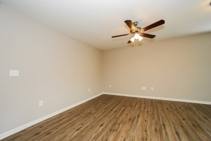 Building Photo - 2126 Tyson Lake Dr