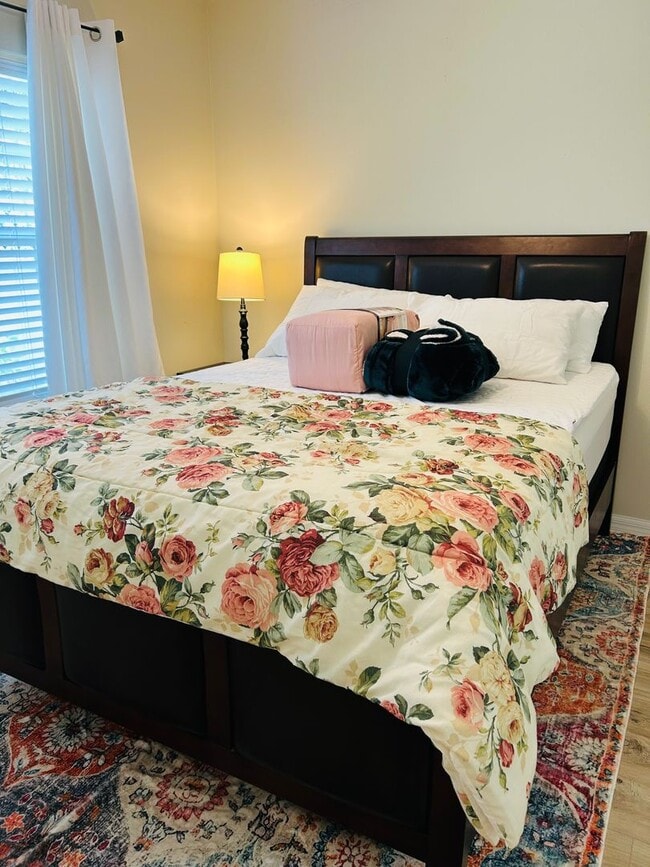 Building Photo - Living the Life!