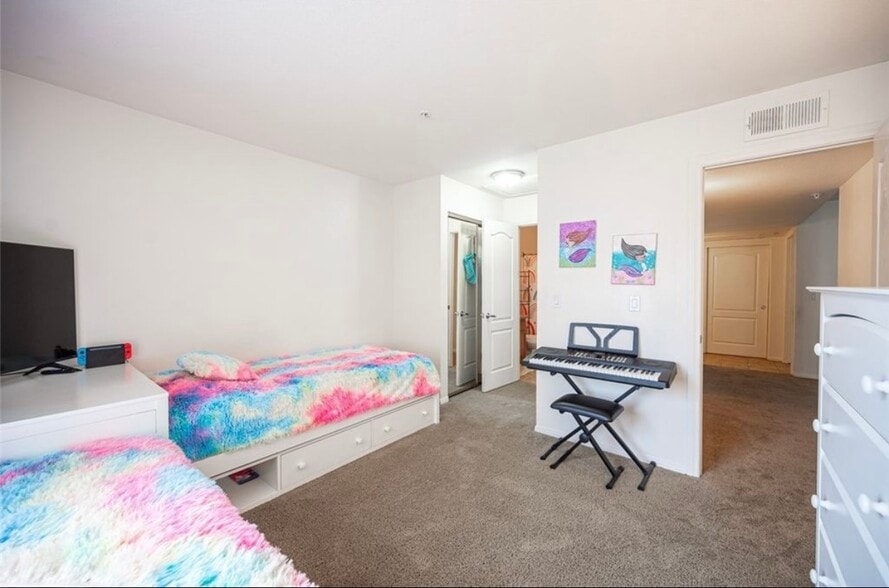 Building Photo - 2110 Sealion Dr