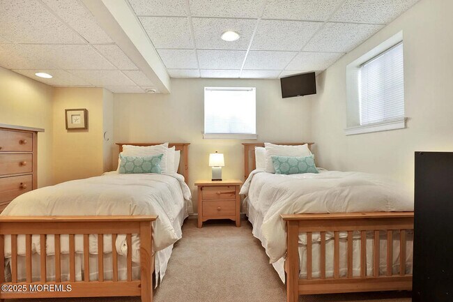 Building Photo - 909 Brookside Ave