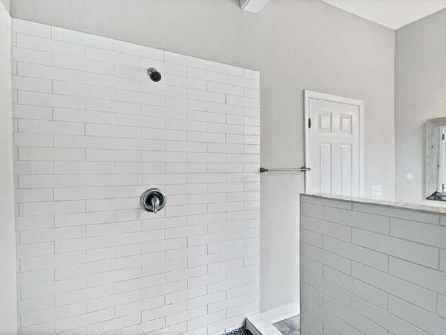 Building Photo - 1012 E Park Ave