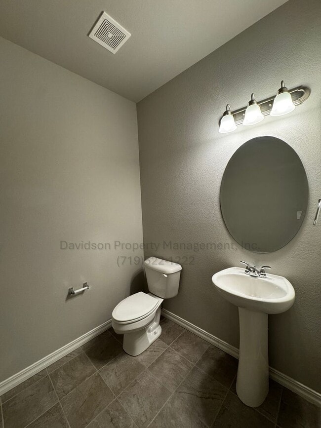 Building Photo - 6227 Lenexa Grv