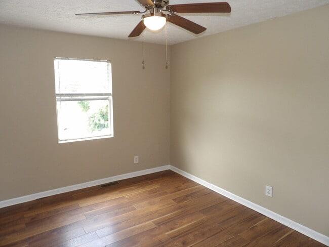Building Photo - 468 Schenkel Ln
