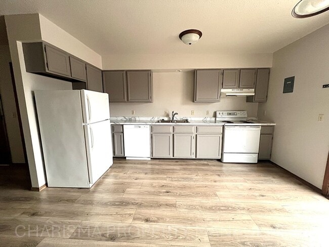 Building Photo - 2 BD - WHEN LOCATION, COMMUNITY AND PRICE ...