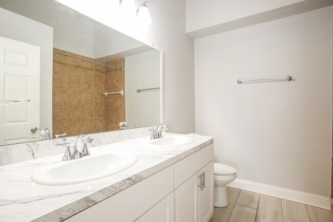 Building Photo - 7625 Dover Cliff Dr S