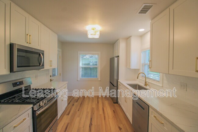 Building Photo - 1757 Skinner Ave