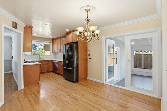 Building Photo - 933 Barstow Ct