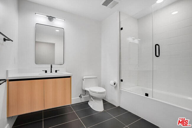 Building Photo - 5657 Virginia Ave