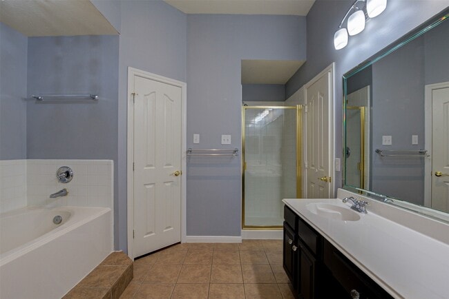 Building Photo - 3403 Kerr Ln