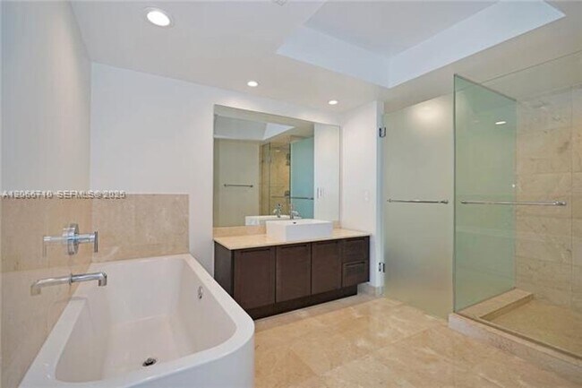 Building Photo - 250 Sunny Isles Blvd