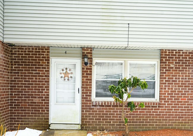 Building Photo - 139 S Main St