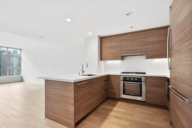Building Photo - Stellar Denny Triangle Luxury Condo