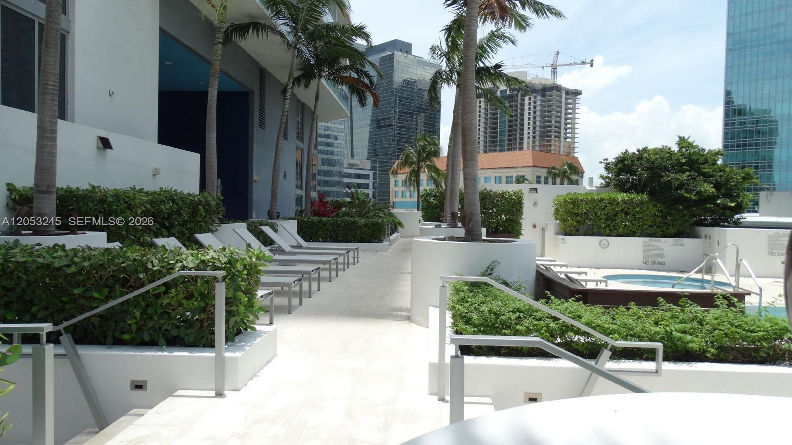 Building Photo - 1300 brickell bay Dr