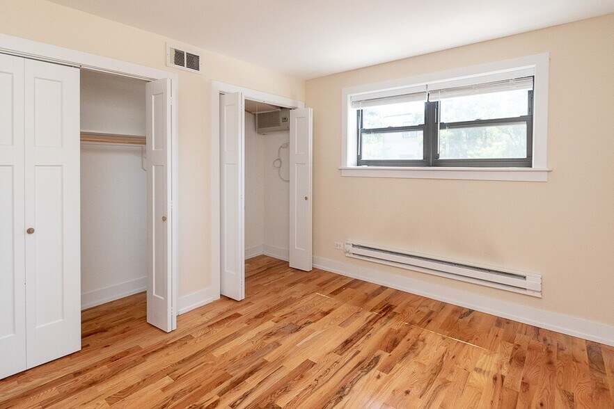 Building Photo - 557 W Arlington Pl