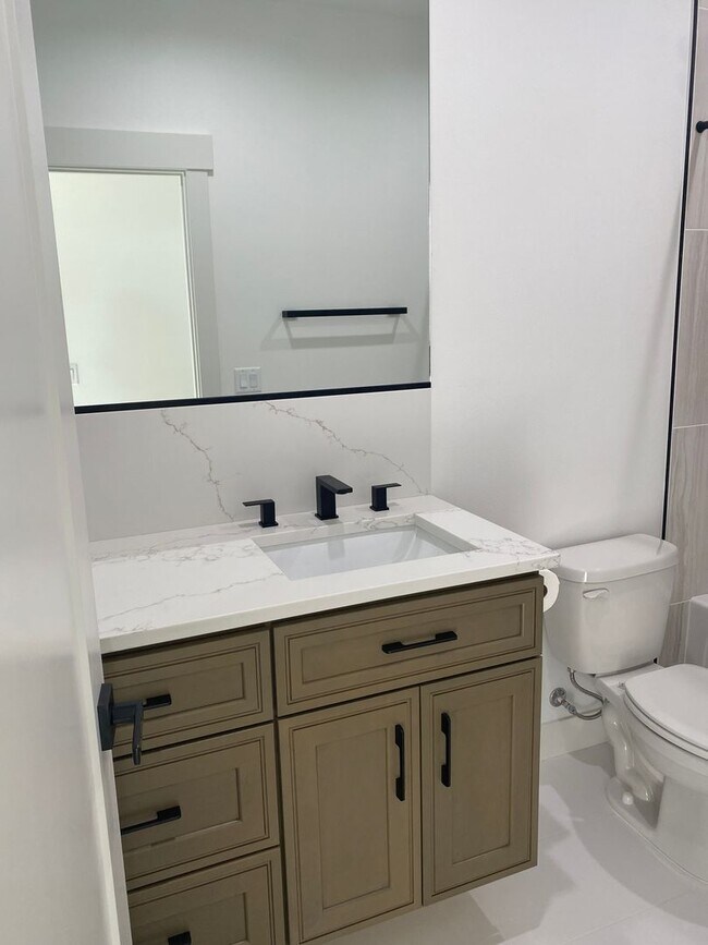 Building Photo - Beautiful New Construction Condo in Moses Pointe, Pets Welcome!