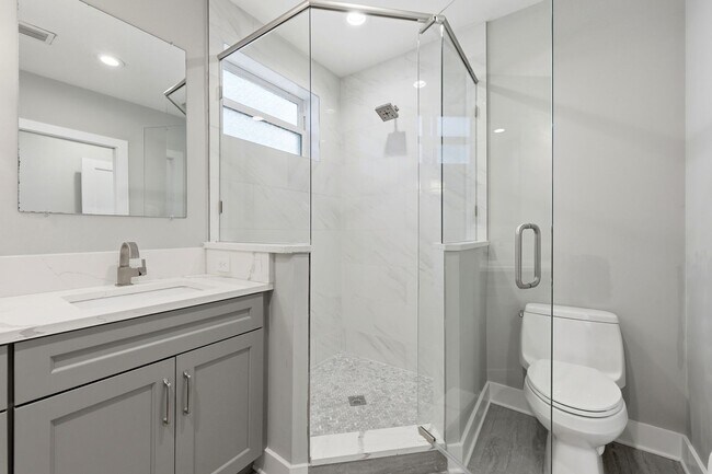 Building Photo - 115 1st St S