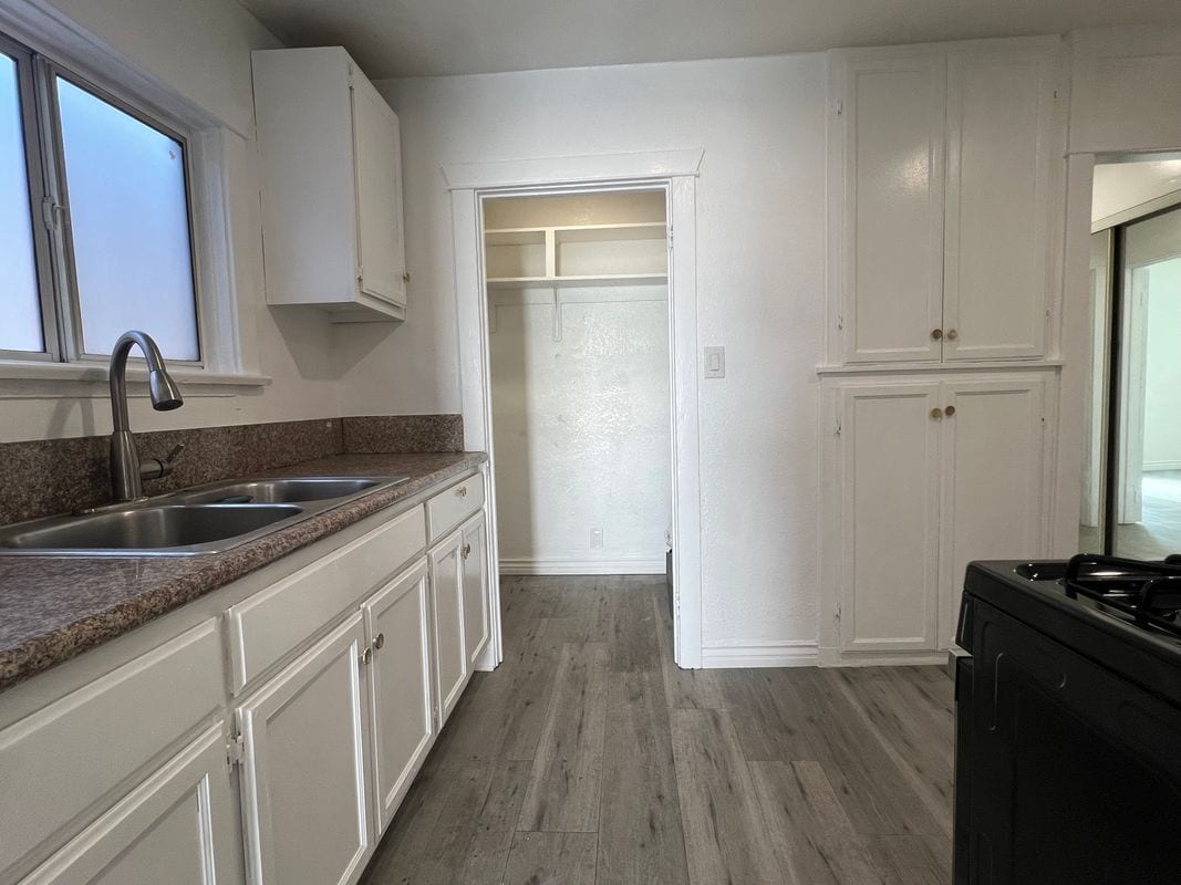 Building Photo - 720 N Guadalupe Ave