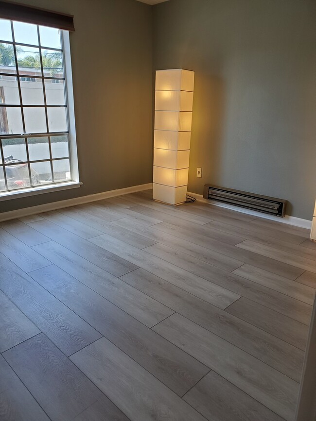 Building Photo - ENCHANTING 1 Bd/1 Ba Ground Floor Unit w/O...