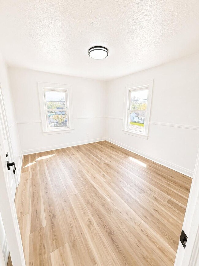 Building Photo - Lima Home – 3-Car Garage & Functional Layout