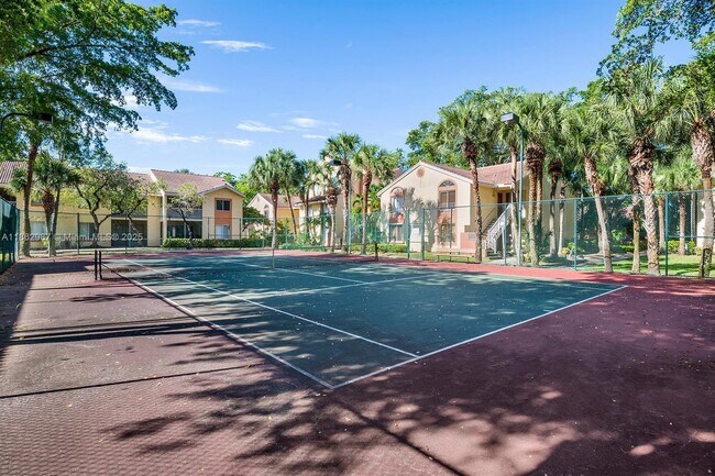 Building Photo - 917 Coral Club Dr