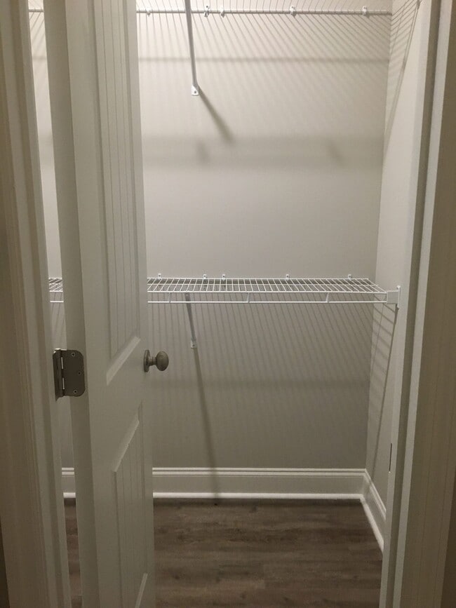 Building Photo - 2 Bed/ 2 Bath Townhome - 7 Minutes from Fo...