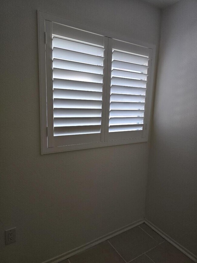 Building Photo - 616 S Santa Fe St