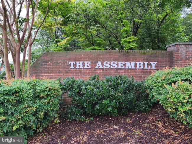 Building Photo - 10533 Assembly Dr