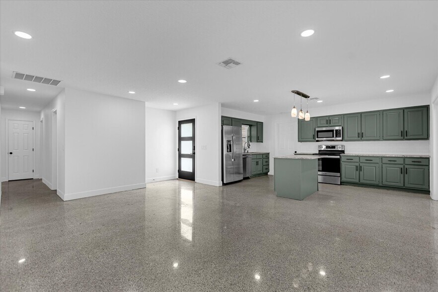 Building Photo - 641 Sherwood Dr