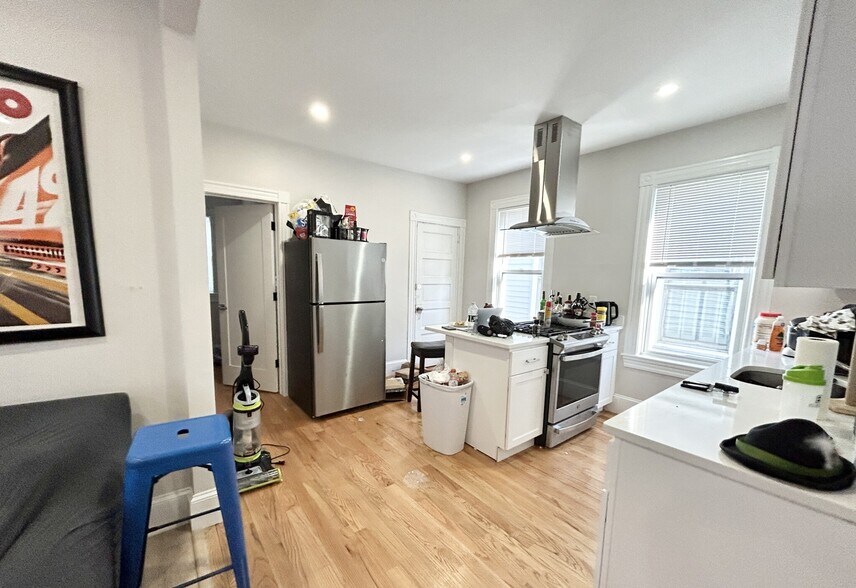 Building Photo - 74 Marine Rd