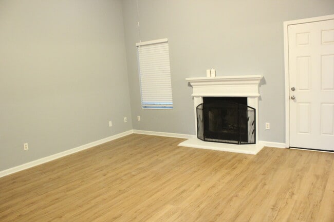 Building Photo - 2266 Charleston Pointe SE