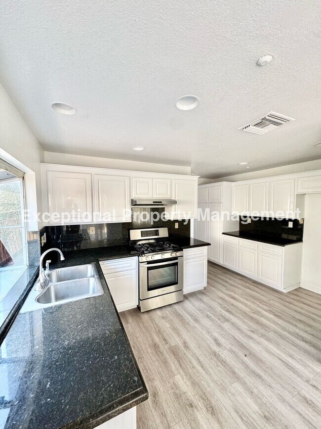 Building Photo - 11748 San Ribas Rd
